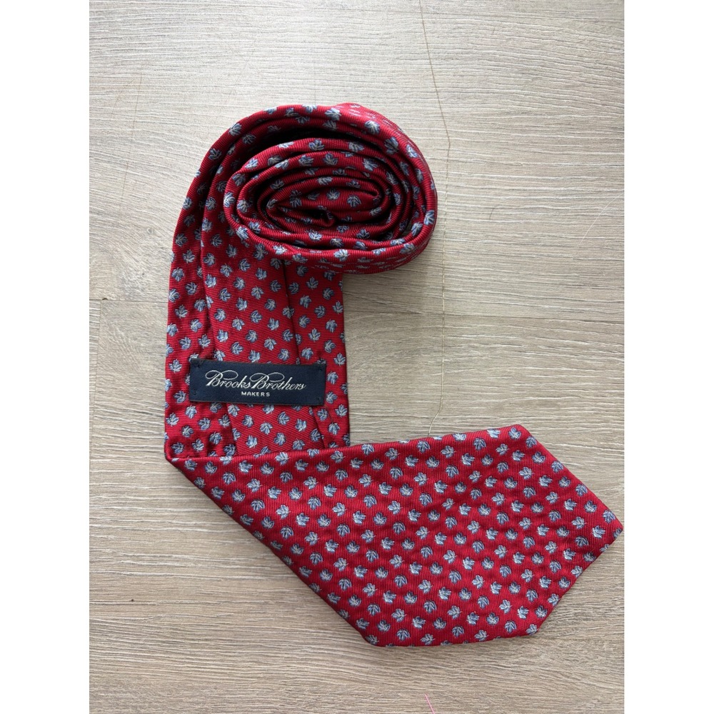 Brooks Brothers Makers Red Silk Maple Leaf Tie Woven in Italy Made in USA
